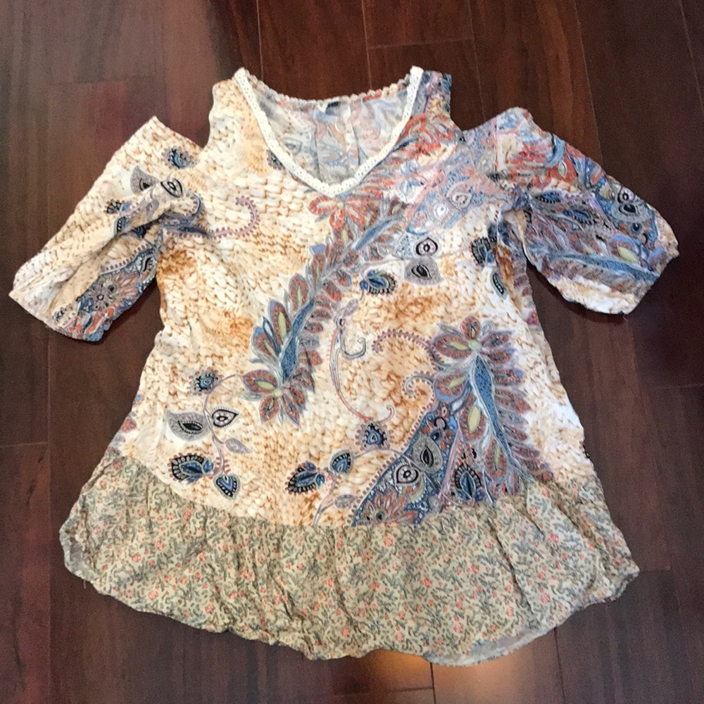 5 for $25!! Tunic top with cut out shoulders